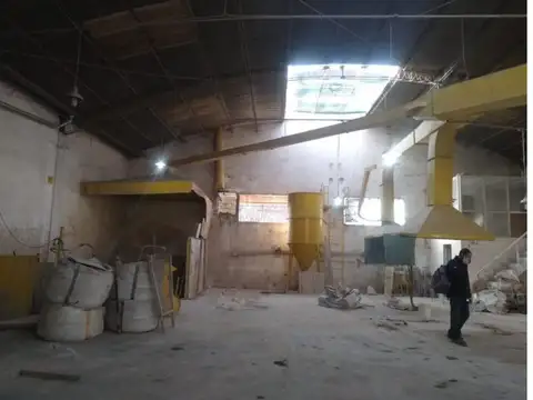 Gran Galpón Industrial Con Sector De Oficinas