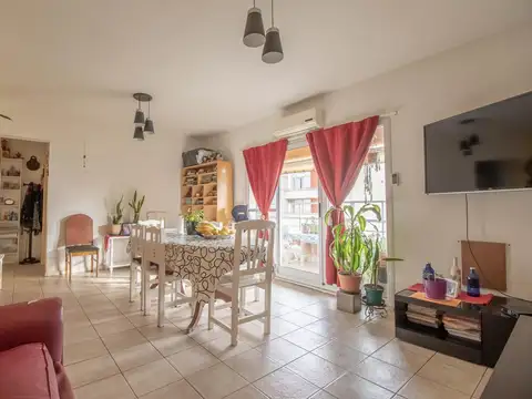 3 DORMITORIOS CON BALCON PISO ALTO VISTA ABIERTA MUY LUMINOSO COCHERA Y BAULERA PLAZA DE USO COMUN