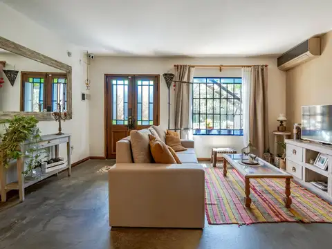 VENTA - Casa desarrollada en planta alta con cochera. Fisherton, Rosario. APTO CRÉDITO.
