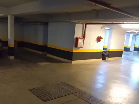 VENTA Cochera Fija en Parque Chacabuco