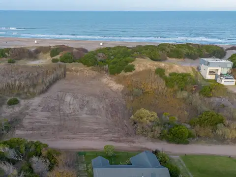 VENTA  2 LOTES CON SALIDA AL MAR - CARILO