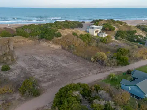 VENTA  2 LOTES CON SALIDA AL MAR - CARILO