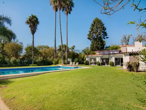 Casa en Venta con 2 cocheras