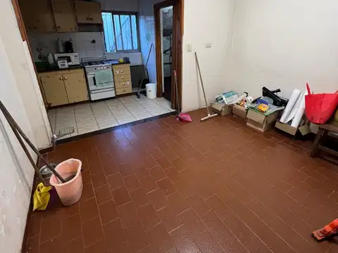 Casa 4 amb con cochera y patio, ubicada en Cangallo 1421 Temperley