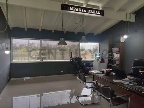 Oficina Luminosa doble altura en Riviera Park