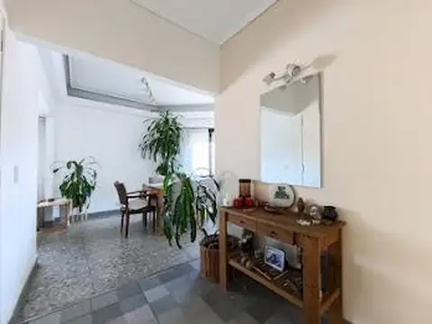 Depto Tipo Casa 5 ambientes con 2 baños