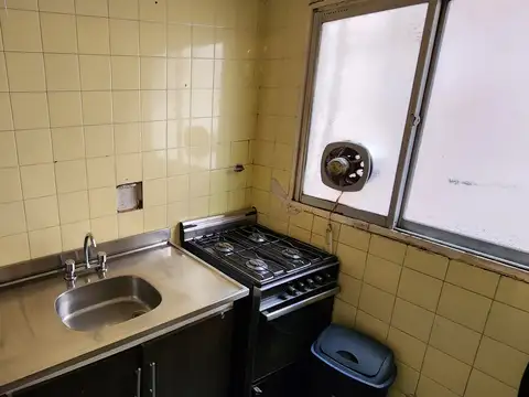 MONOAMBIENTE interno. Coc y baño completos. Parcialmetne equipado