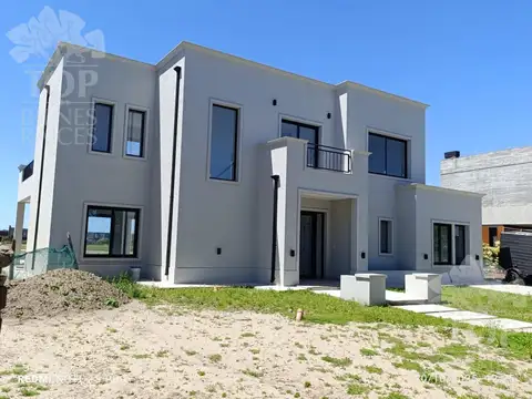 libertad 310 el Cantón Islas al 300