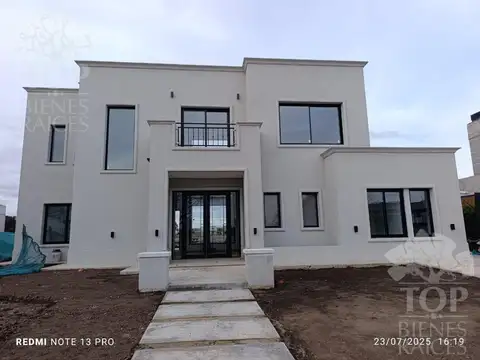 Casa 5 ambientes con 3 baños