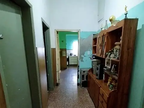 NUEVO VALOR - APTO CREDITO - Casa americana de 3 ambientes para remodelar - Cerca de Autopista y Colegio Emaús.