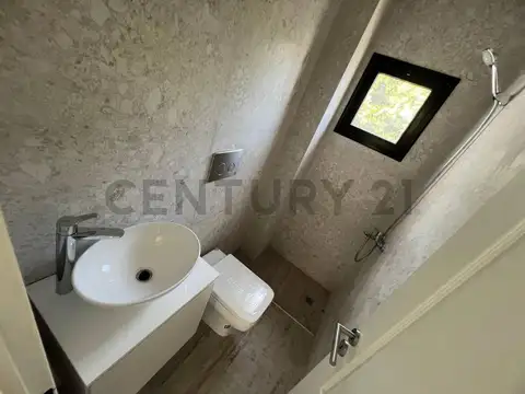 Casa en venta de 5 ambientes a la laguna en una planta en Barrio San Matias puertos canton Escobar F