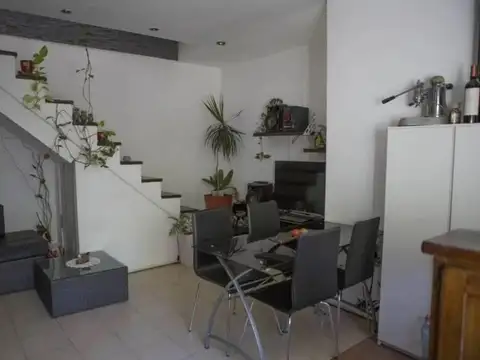 Pje Paris 624 , Piso 1