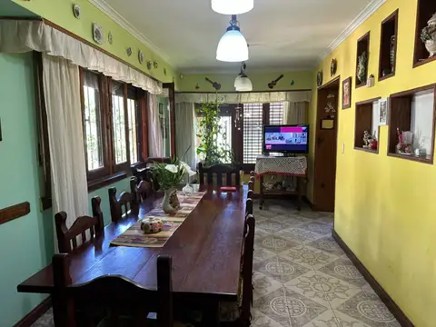 Casa en Venta con 2 cocheras