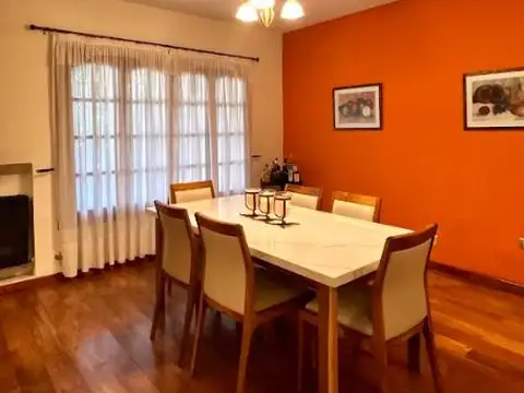 Casa en venta con parque y piscina en Ituzaingó Norte