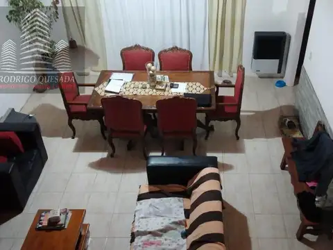 Casa 4 ambientes con 2 baños