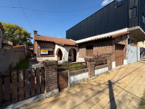 Casa en Venta - 3 amb con quincho y jardín. Villa Ballester.