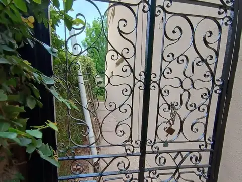 Casa en Alquiler con 1 cochera