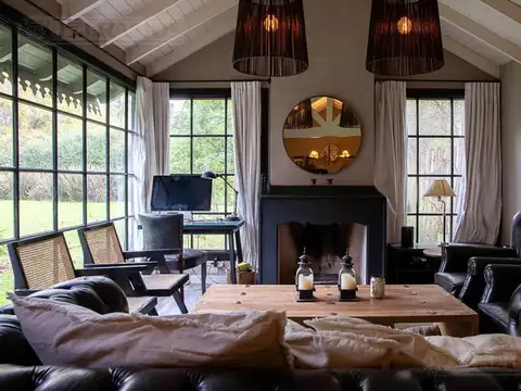 Casa 6 ambientes con 2 baños