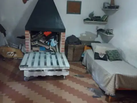 Avenida Julian María Castro 100