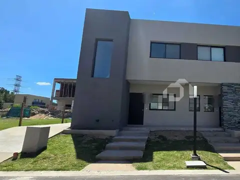 Casa Dúplex  en Venta en Spring Park, Pilar, G.B.A. Zona Norte