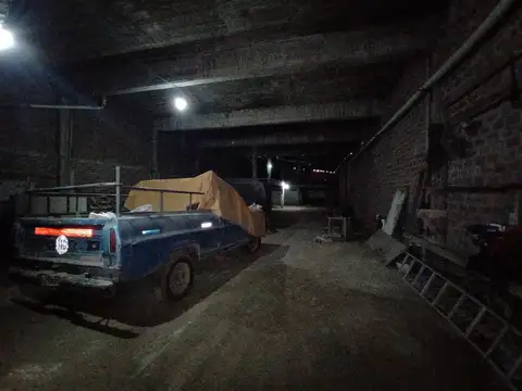 Casa  de 2 plantas, con Local, Galpón y 2 Departamentos en venta en Gregorio De Laferrere