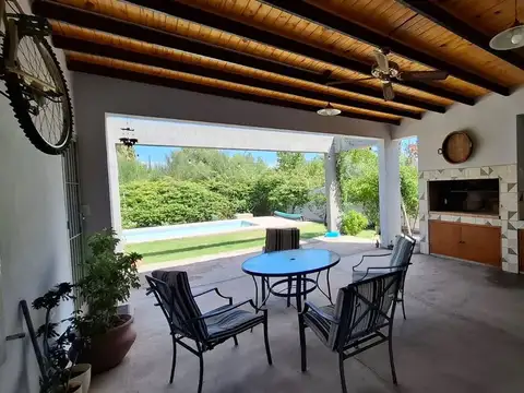 Casa en Venta con 2 cocheras