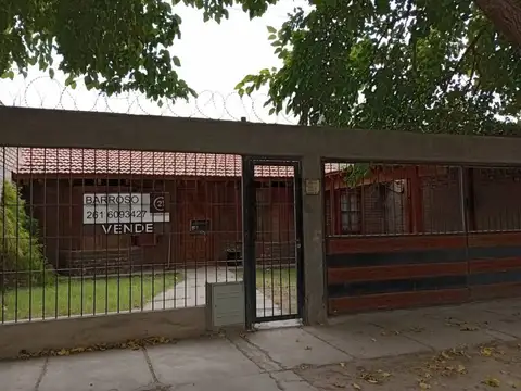 Casa en Venta con 2 cocheras