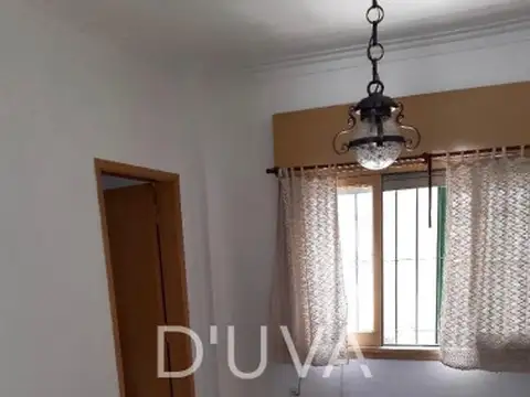 Casa 5 ambientes con 1 baño