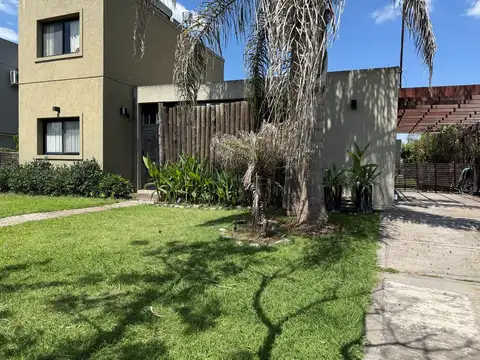 BARRIO SAN ALFONSO VENTA CASA 3 DORMITORIOS .