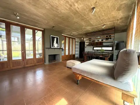 Casa 4 ambientes con 2 baños