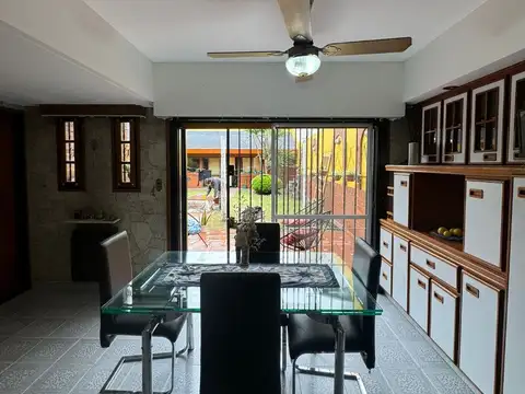 Espectacular CHALET con entrada para varios autos