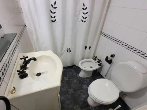 Casa 6 ambientes. | 1 DE MAYO 175