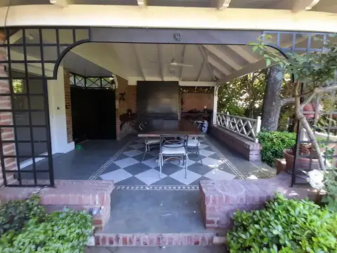 Casa 7 ambientes con 4 baños