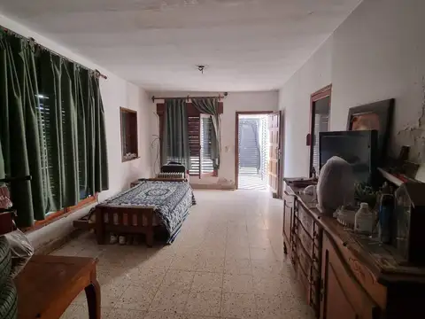 Casa 6 ambientes con 2 baños