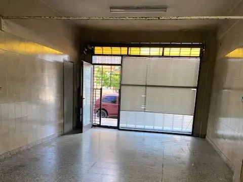 CASA SOBRE LOTE DE 8.66 X 44.11 MTS , USAB 2 , LOCAL + COCHERAS(8) + PISO 4 AMB DE 150 M2 APROX