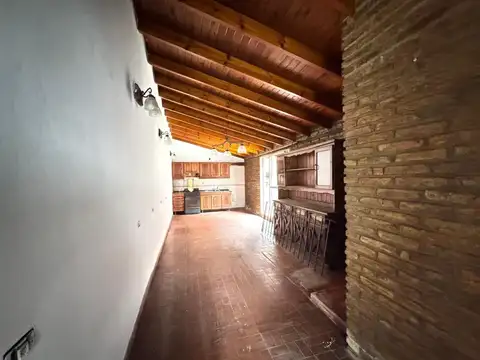 VENTA CASA 4 AMB. V. DOMINICO  COCHERA Y PATIO