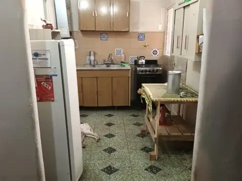 SE VENDE CASA 4 AMBIENTES EN LOMAS DEL MIRADOR