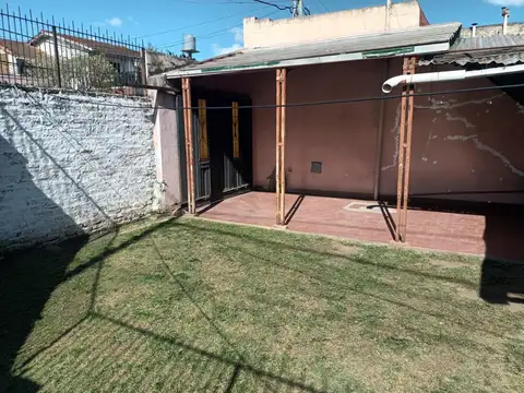 SE VENDE CASA 4 AMBIENTES EN LOMAS DEL MIRADOR