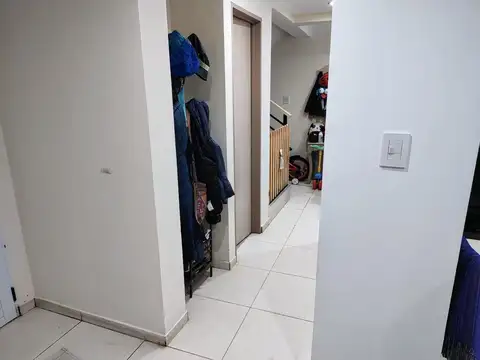 CASA EN VENTA LA PLATA 2 DORMITORIOS Y ESCRITORIO