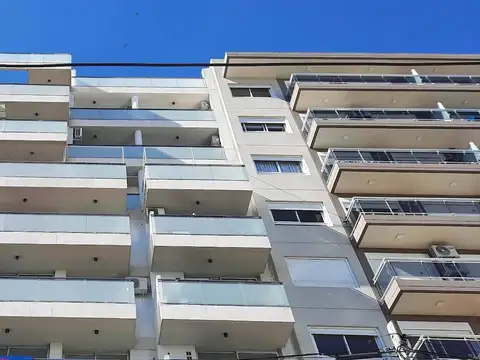 DEPARTAMENTO DOS AMBIENTES A ESTRENAR   CON ESPACIO GUARDACOCHES CUBIERTO