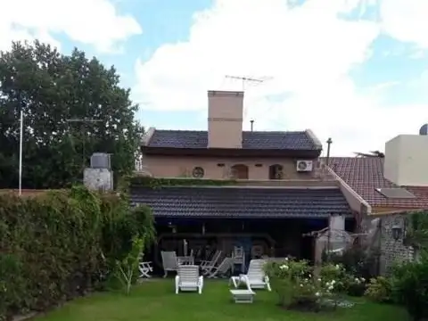 Casa 5 ambientes con 2 baños
