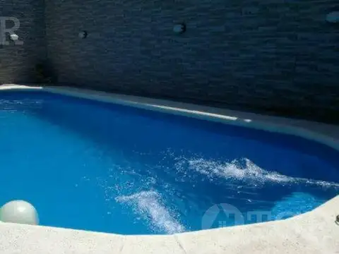 Casa en Venta con 3 cocheras