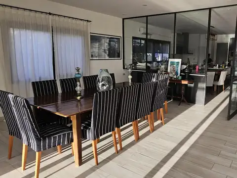 Casa en Alquiler Temporal con 2 cocheras