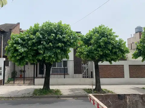*LOTE DE 17,32 X 25 CON CASA A MODERNIZAR