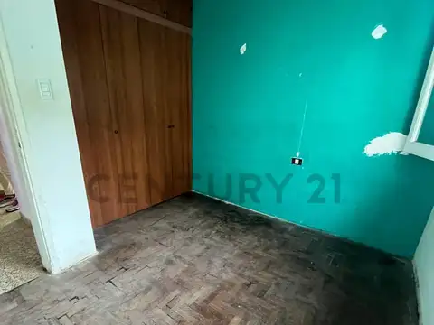 Casa en venta de 2 dormitorios con cochera ubicada en Av. 526 esq. 119, Tolosa, La Plata.