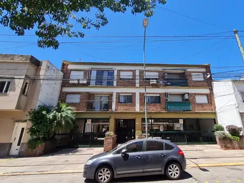 25 de MAYO 643.  2 amb  con cochera fija  APTO PROFESIONAL