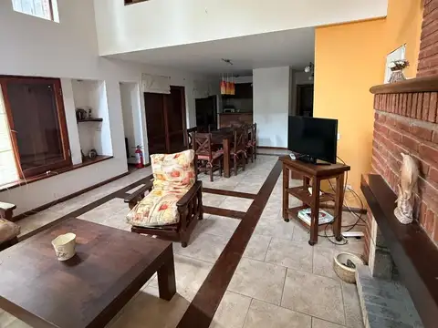 Casa 4 ambientes con 3 baños