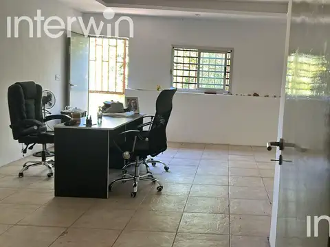 Local de 2 plantas en venta - Versalles