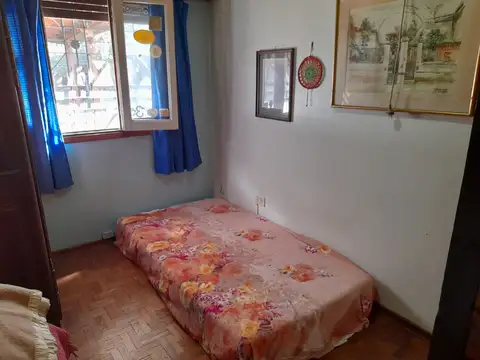 MUY BUEN CHALET EN UNA LINDA ZONA RESIDENCIAL DE MÁRMOL.-