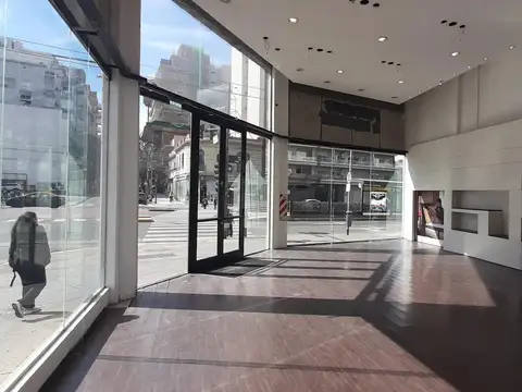 Alquiler de Local en esquina en Saavedra